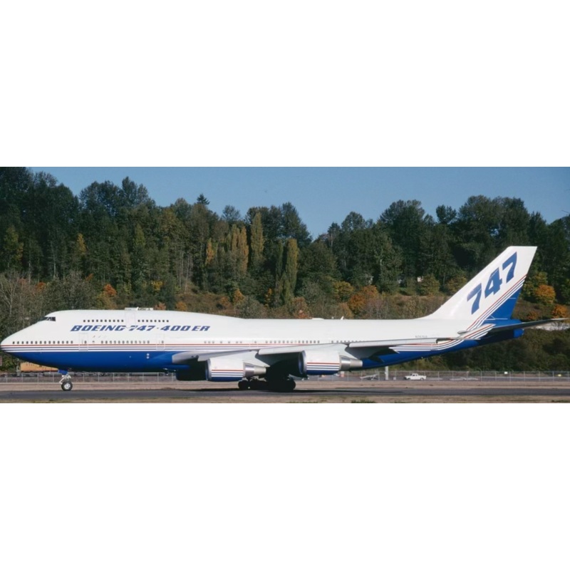 L2101FD | SQ Wings 1:200 | Boeing 747-400 House Colour N747ER Flaps Down | is due May 2025