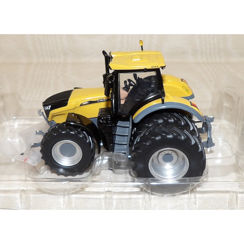 #SCT955S 1/64 Challenger 1042 Tractor with Duals - Broken Light, AS IS