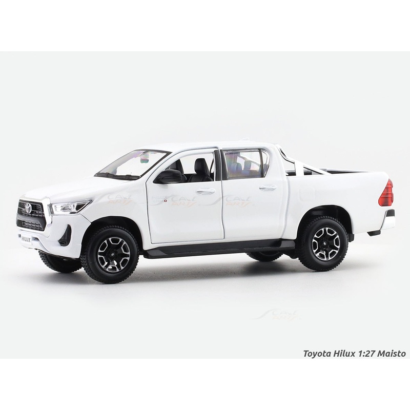 Toyota Hilux White 1:27 Maisto licensed diecast Scale Model car collectible