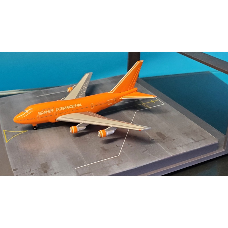 511605 | Herpa Wings 1:500 | Boeing 747SP Braniff 'Baby Orange'  **PRE OWNED**