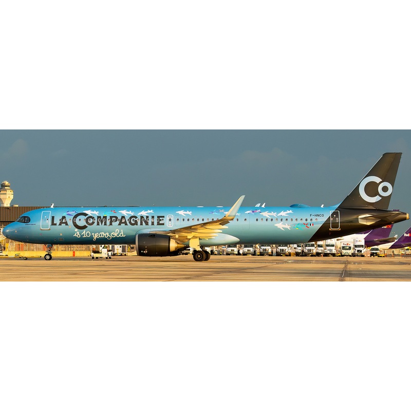 XX40319 | JC Wings 1:400 | Airbus A321NEO La Compagnie 10 years old F-HNCO | is due September 2024