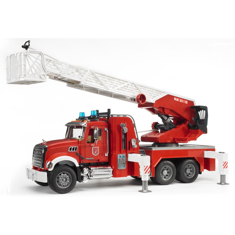 #02821 1/16 Mack Granite Fire Engine with Water Pump