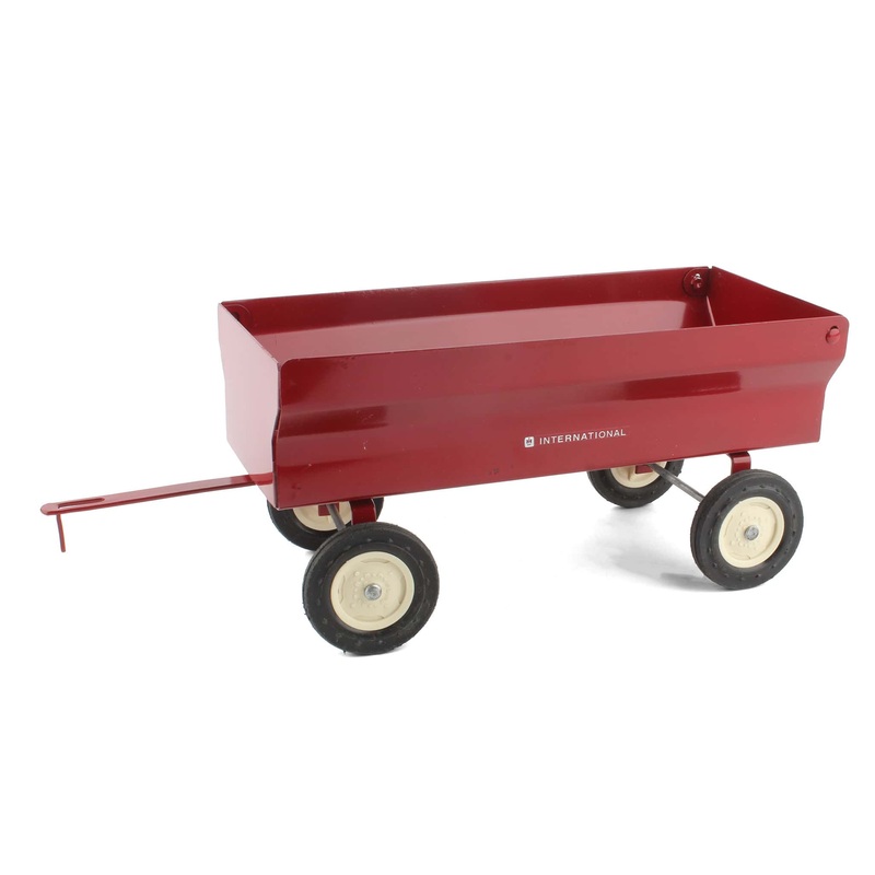 (B&D) 1/16 Red International Harvester Flare Barge Wagon by ERTL - Loose, No Box