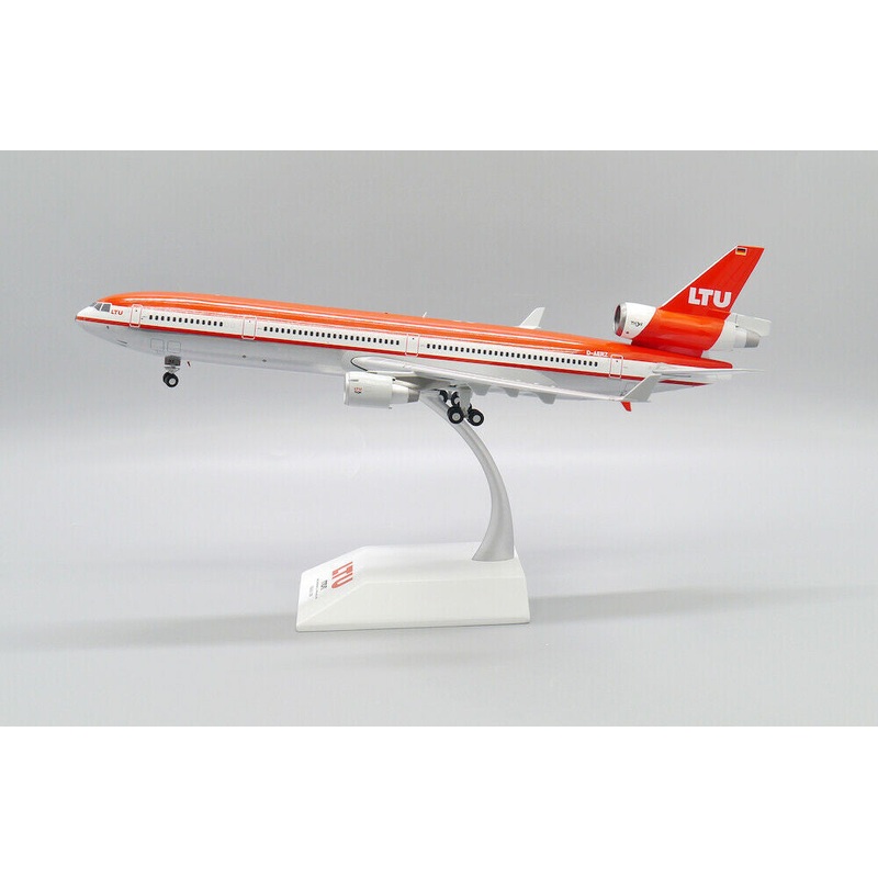 XX2312 | JC Wings 1:200 | McDonnell Douglas MD-11 LTU D-AERZ (with stand)