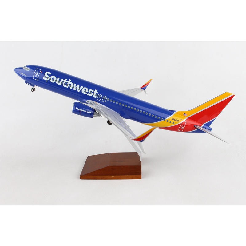 SKYMARKS SOUTHWEST 737-800 1/100 W/GEAR & WOOD STAND HEART