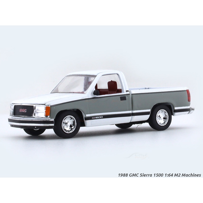 1988 GMC Sierra 1500 1:64 M2 Machines diecast hauler scale model