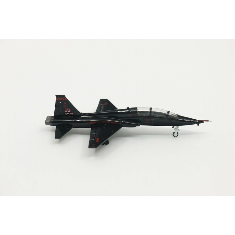 Airplane Diecast  T-38 Talon 1:200 Scale Model No.7327