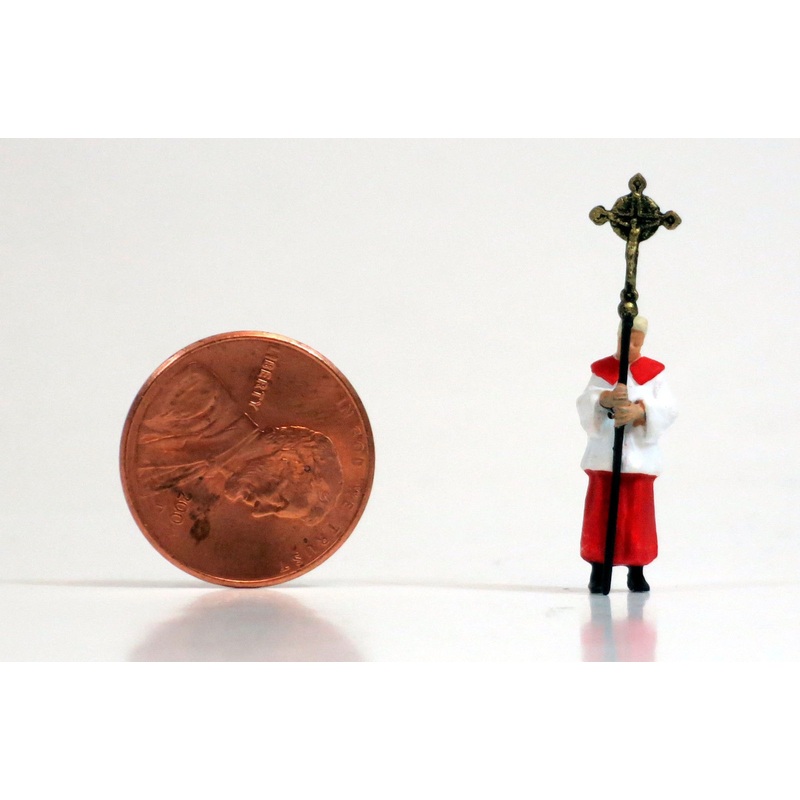 Preiser 1/87 HO Altar Boy Carrying Cross 28066
