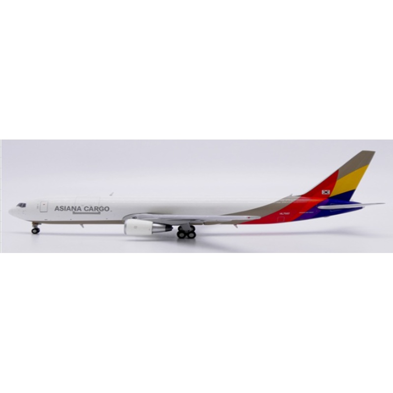 XX40687 | JC Wings 1:400 | Boeing 767-300F Asiana Cargo Reg: HL7507 | is due July 2025